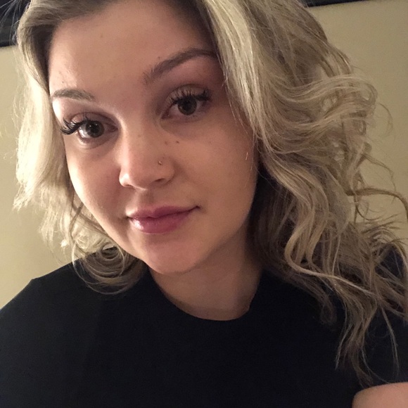 Meet your Posher, Lindsey - Picture 1 of 1